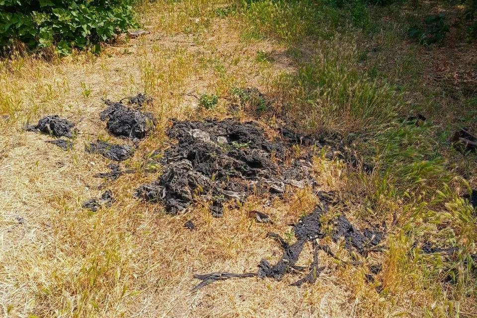 Тряпки и булыжники: 60 кг мусора достали из канализации в Волгограде