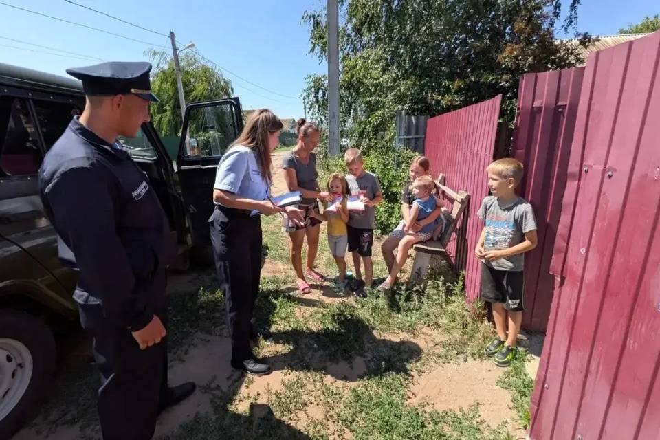 Волгоградцам во время рейдов рассказали о пожарной безопасности