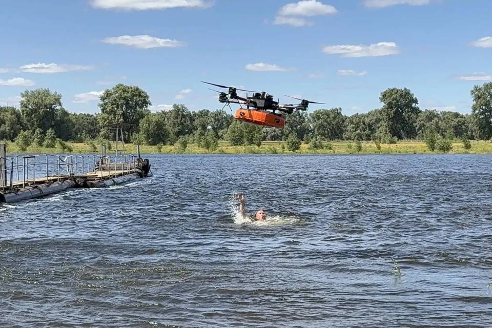 За тренировкой спасателей на пляже в Волжском следил беспилотник