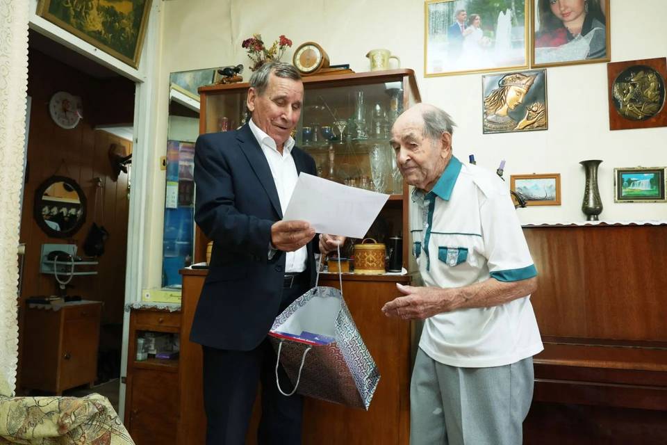 99 лет исполнилось ветерану Великой Отечественной войны из Камышина Алексею Струкову