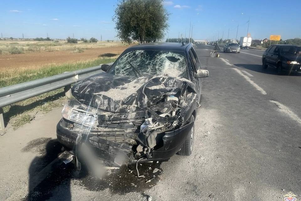 ВАЗ сбил дорожного рабочего в Волжском