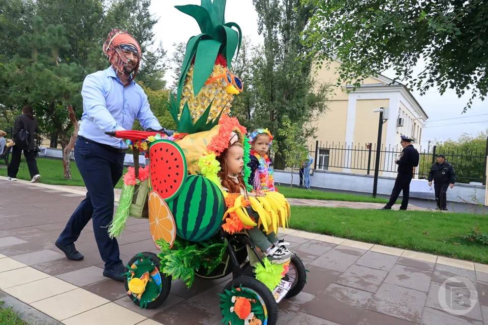 По Камышину прокатят "арбузные" коляски с детворой