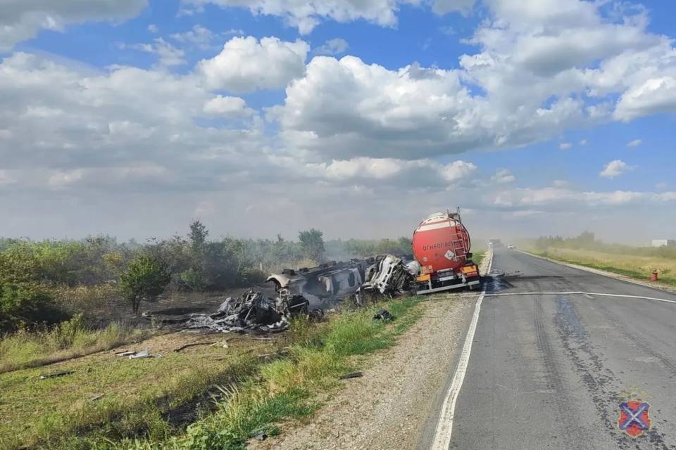 Прокуратура взяла на контроль ДТП с  погибшими водителями фур под Волгоградом