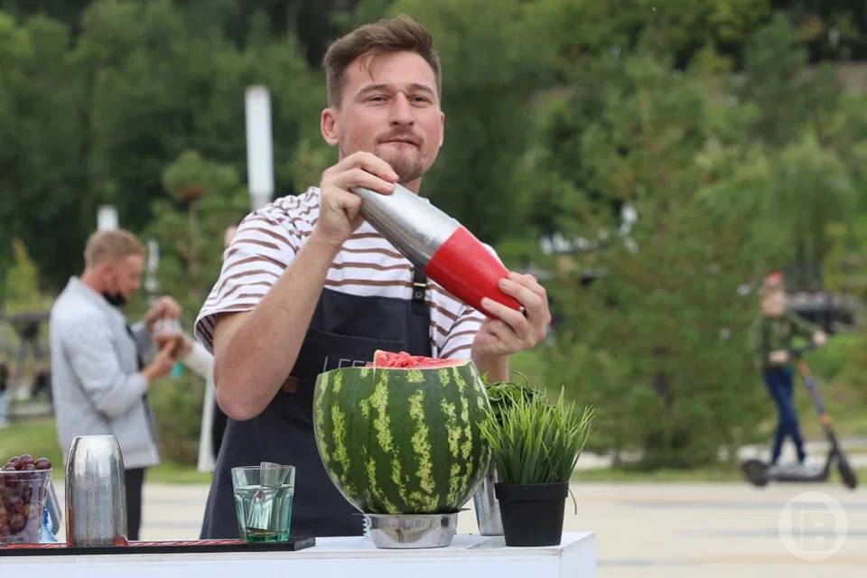 Волгоградцев научили готовить витаминный напиток смузи