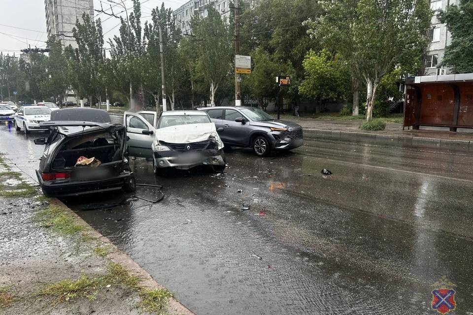 Тройное ДТП произошло в Волгограде, есть пострадавший
