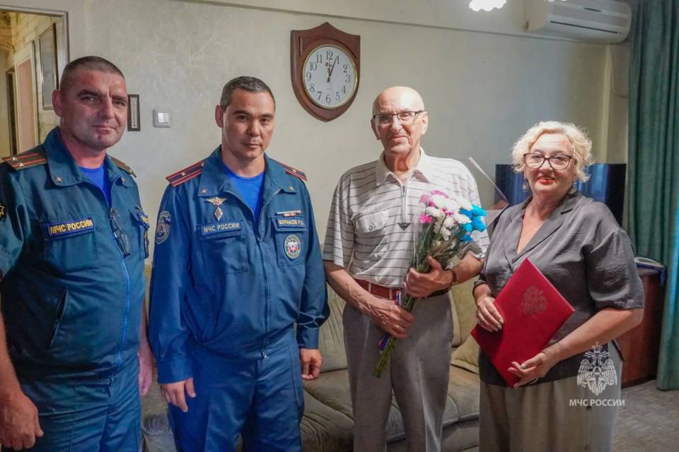 В Волгограде ветеран гражданской обороны Николай Скаковский отметил 90 лет