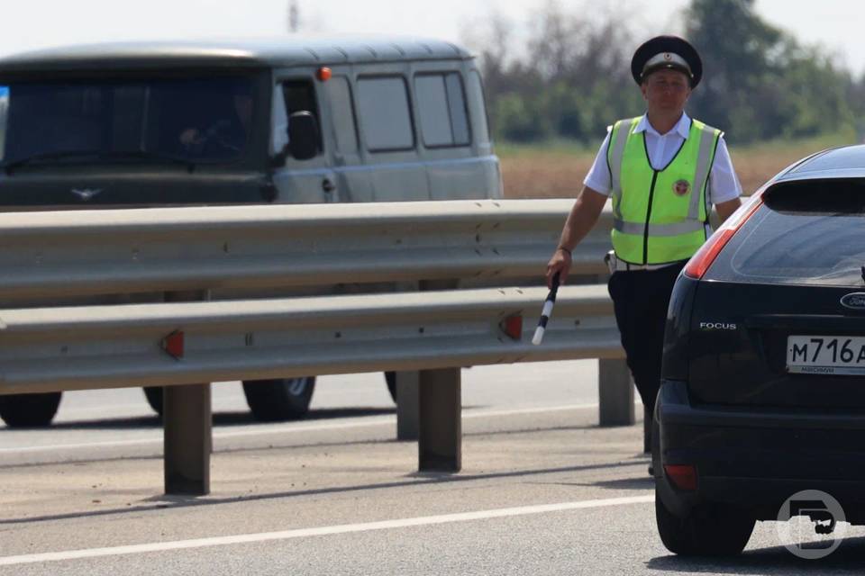 В центре Волгограда пьяный парень без прав разбил мотоцикл
