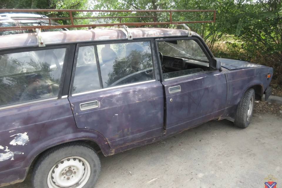 Двух подозреваемых в угоне автомобиля задержали в Волгограде