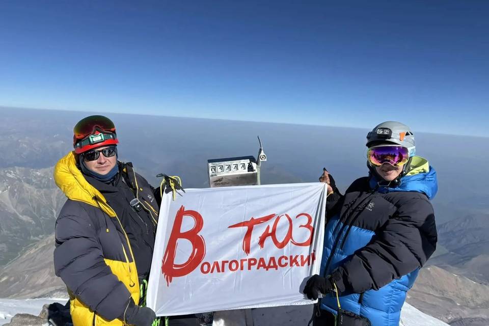 Артисты Волгоградского ТЮЗа покорили Эльбрус