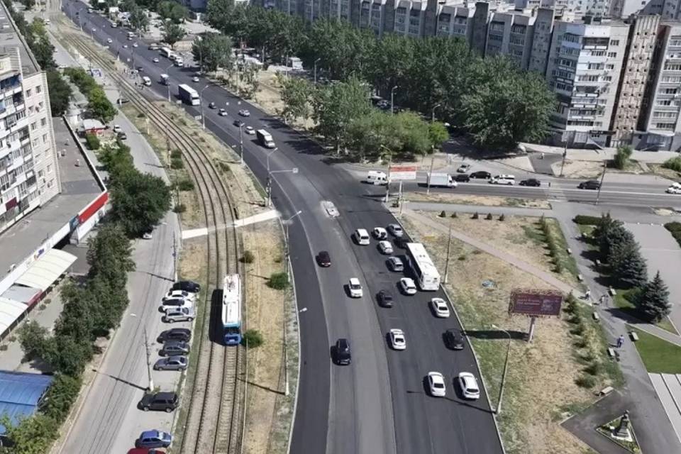 60% верхнего слоя асфальтобетона уложили на юге Волгограда
