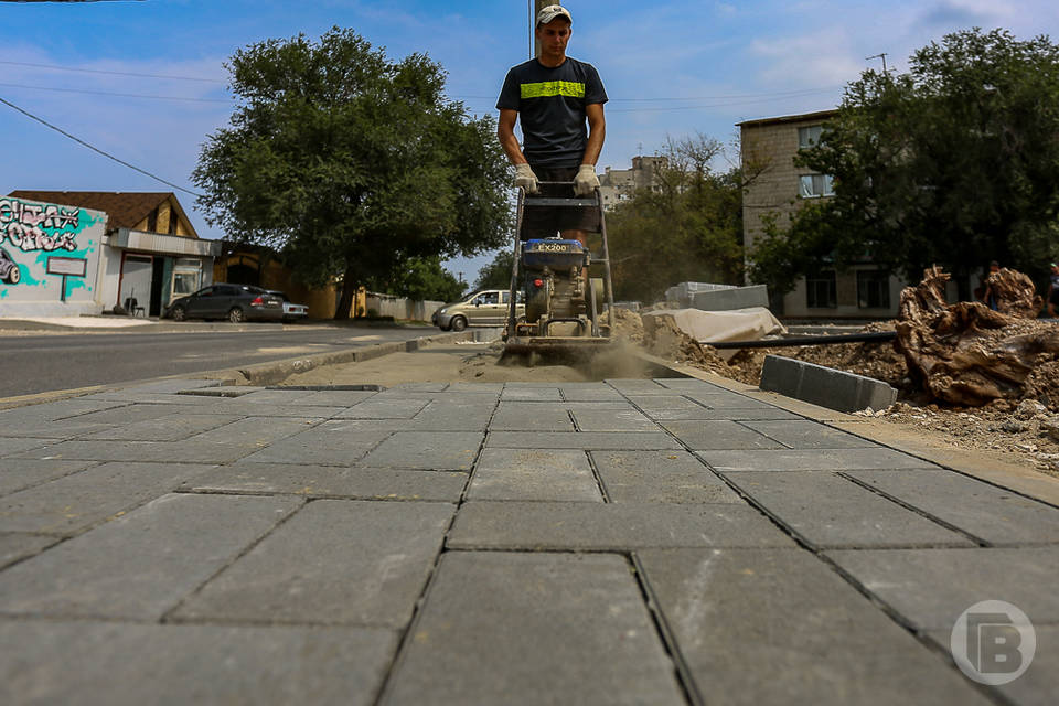 Жара не мешает благоустройству в центре Волгограда