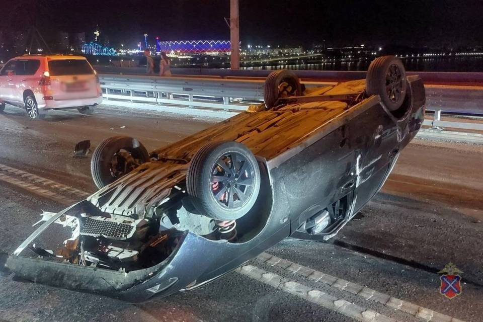 Четыре автомобиля столкнулись на мосту под Волгоградом