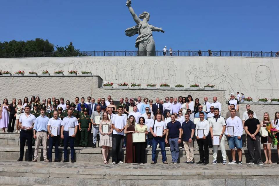 Порядка ста человек чествовали в преддверии Дня физкультурника в Волгограде