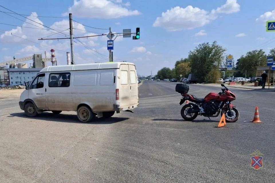 В Волжском водителя японского мотоцикла сбила "Газель"