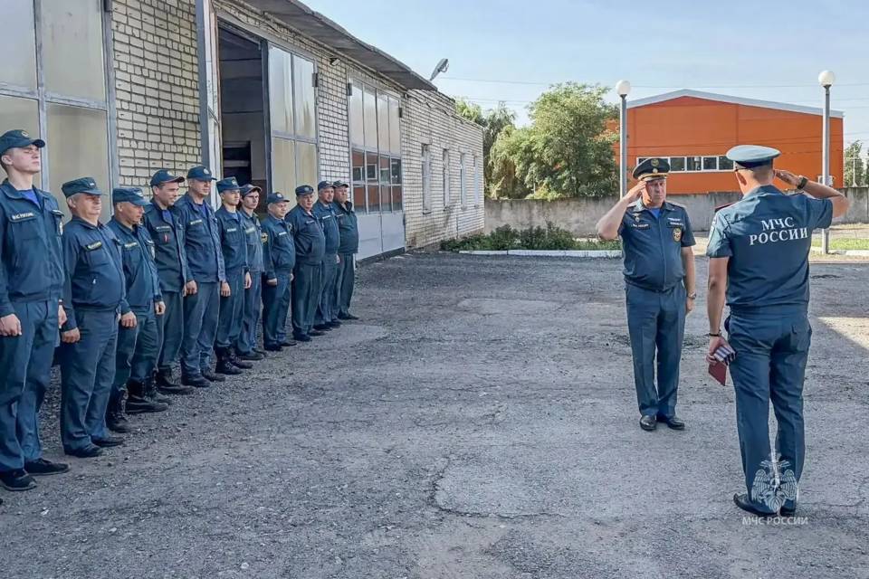 Четыре сотрудника МЧС награждены за ликвидацию последствий ЧС в Котлубани