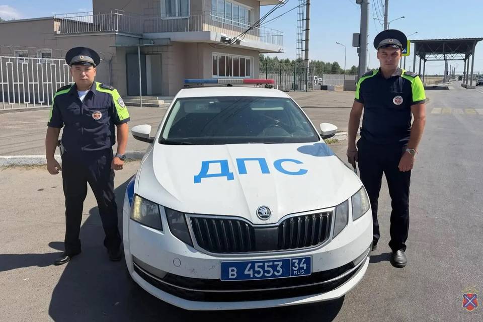 Сотрудники ГАИ спасли жизнь волгоградцу с приступом за рулем