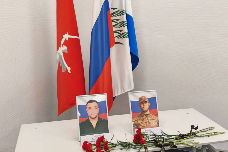 Родным погибших на СВО передали госнаграды в Камышине