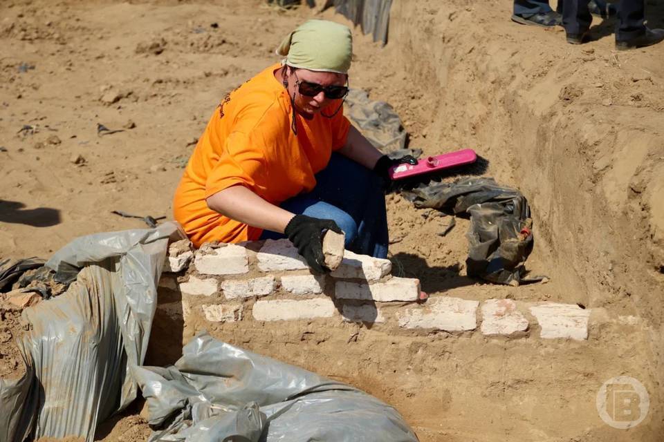 Древние монеты и фрагменты предметов быта нашли на раскопках под Волгоградом