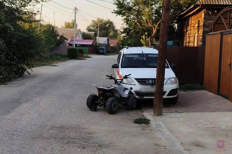 Двое детей пострадали в ДТП с квадроциклом и легковушкой под Волгоградом