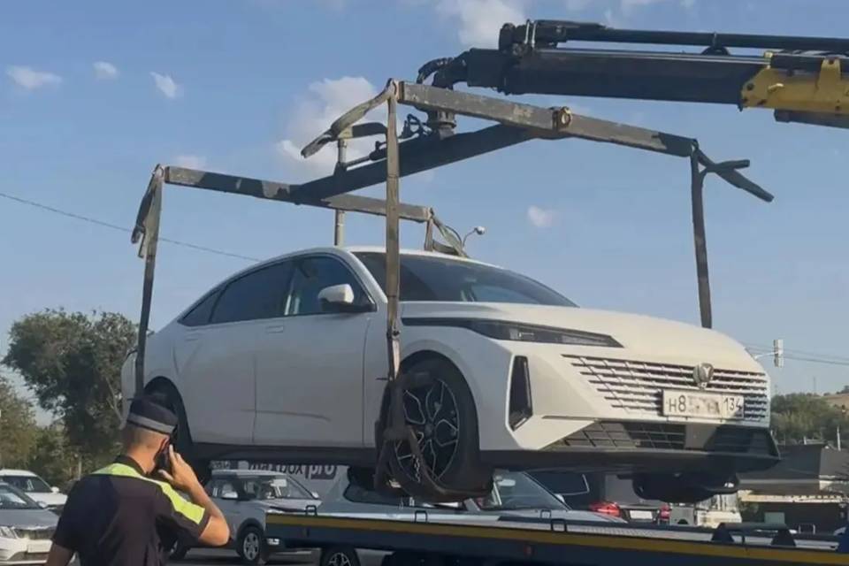 Changan Lamore арестовали у компании за долг на 4 млн рублей в Волгограде