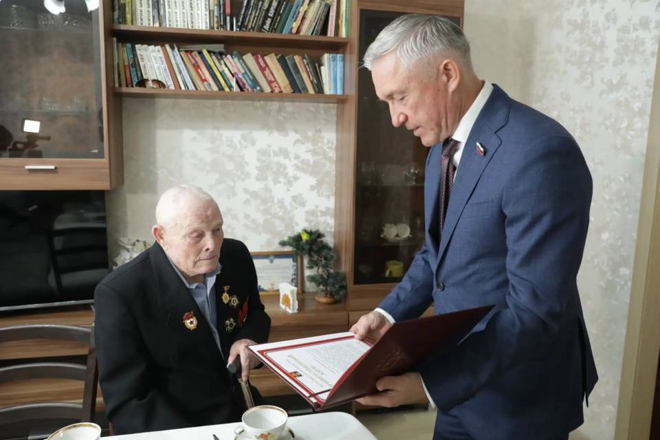 В Волгограде 100-летний участник войны получил телеграмму от Путина