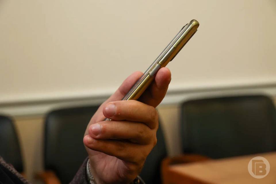 82% родителей в Волгограде поддержали запрет на телефоны в школах