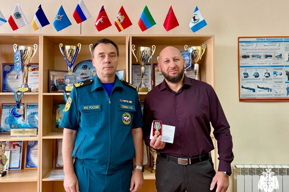 Мужчина спас двух девочек, провалившихся под лед в Волжском