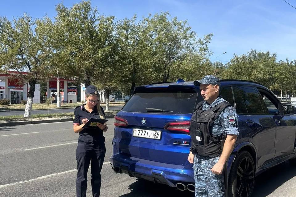 В Волгограде за долги у предприятия арестовали дорогой автомобиль