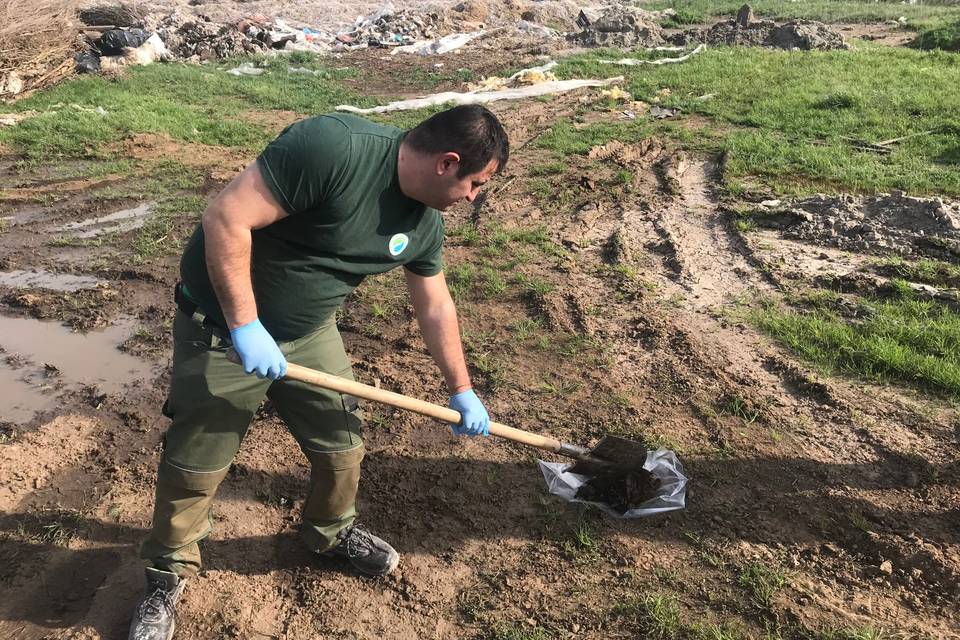 Почти 300 тысяч рублей заплатит предприятие, загрязнившее почву в Волжском