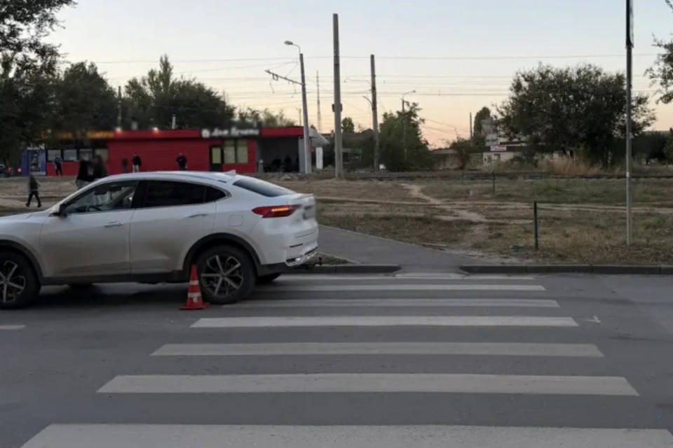 Волгоградка на иномарке сбила взрослого и ребенка в Волгограде