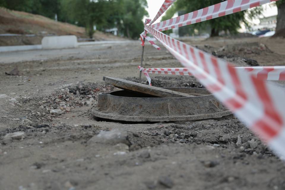 В Волжском из канализации извлекли почти 50 тонн мусора