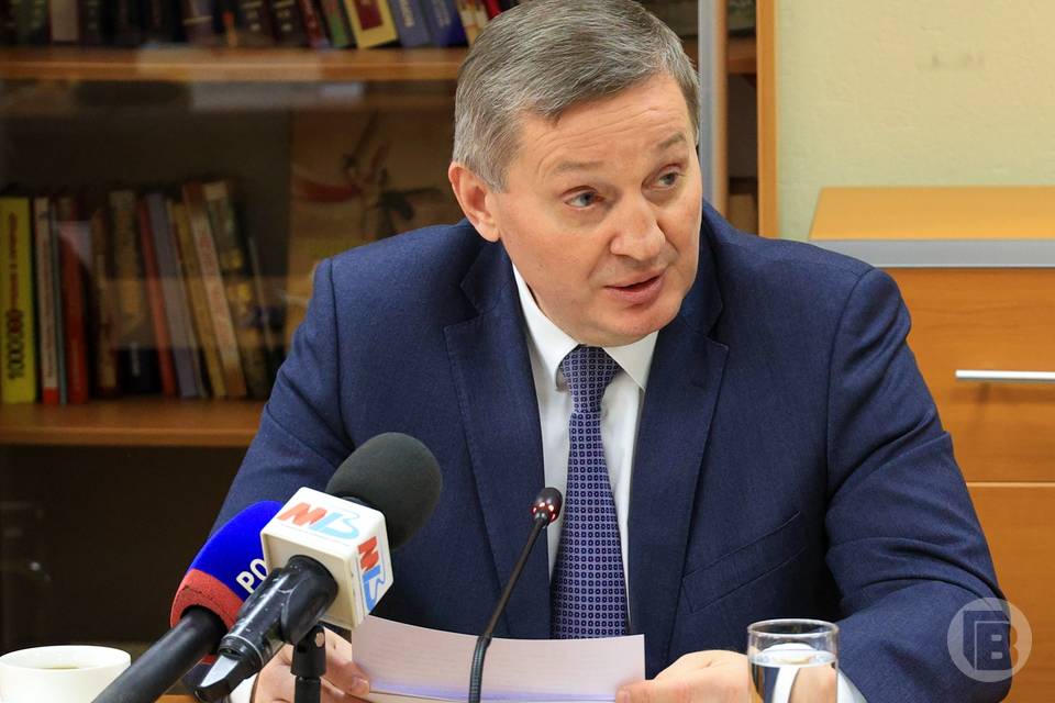 Губернатор: украинские ракеты повредили дом в Волгограде, двое ранено