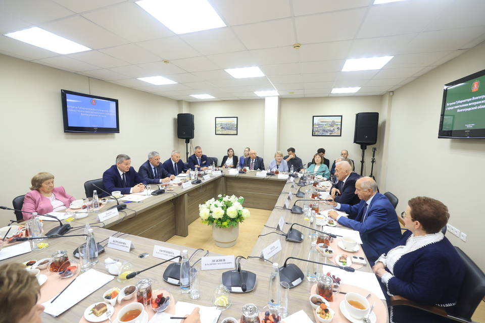 Бочаров предложил присвоить звание «Почетный гражданин Волгоградской области» трем человекам