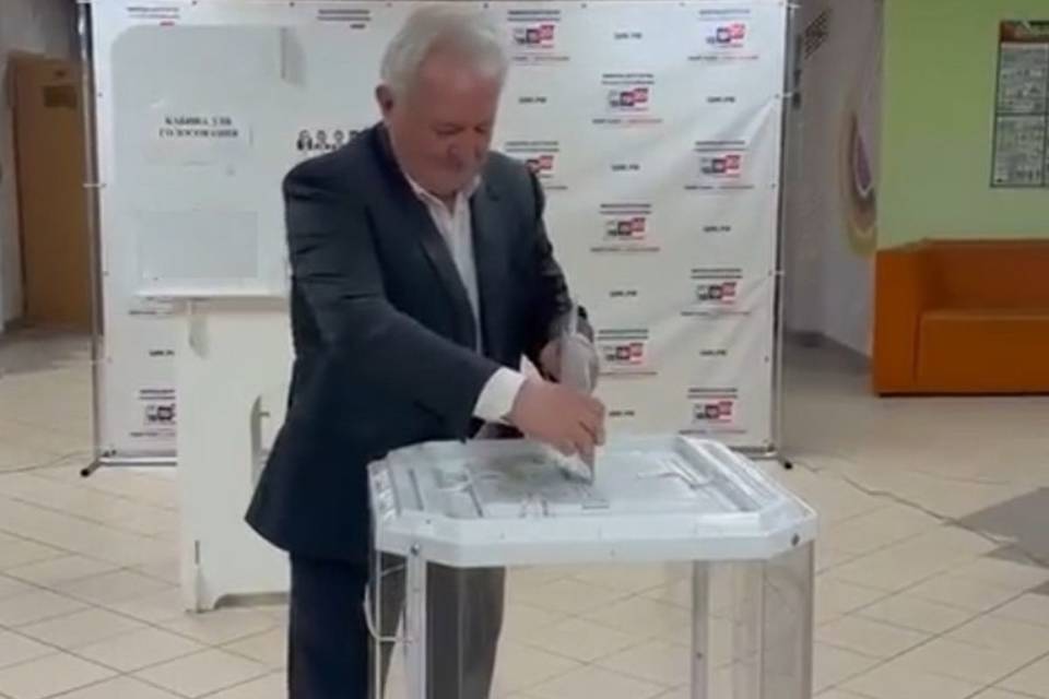 Евгений Москвичев проголосовал на выборах в Госдуму