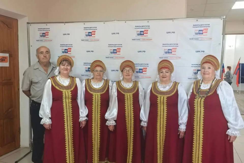 Под Волгоградом хор пришел голосовать на выборах