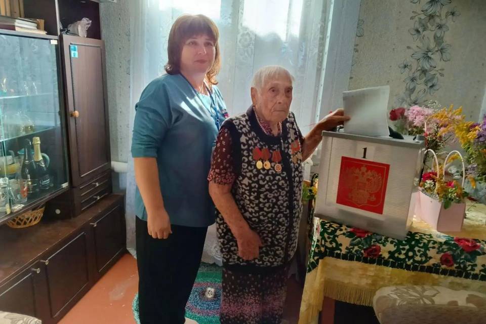 Столетняя жительница Волгоградской области проголосовала на выборах в Госдуму