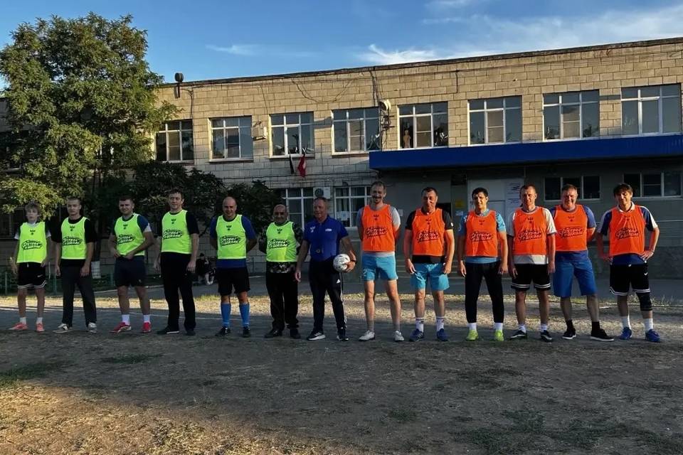 Футбольный матч среди отцов устроили в Советском районе Волгограда