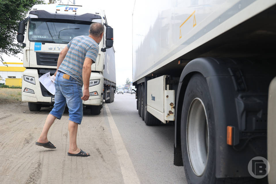 Движение большегрузов запретят на время ремонта моста через ВДСК в Волгограде