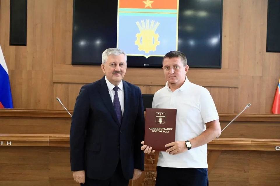 Владимир Марченко вручил награды отличившимся волгоградцам