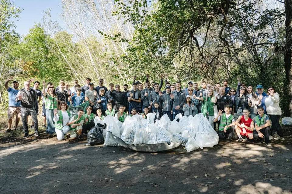Волгоградский «Ротор» вышел на уборку мусора в Волго-Ахтубинской пойме
