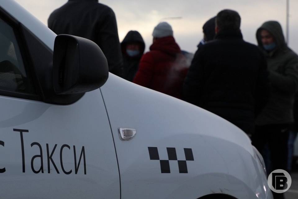 Когда и куда чаще всего ездят на такси волгоградцы