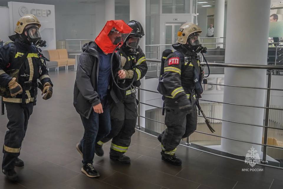 Огнеборцы ликвидировали условное возгорание в банке в центре Волгограда