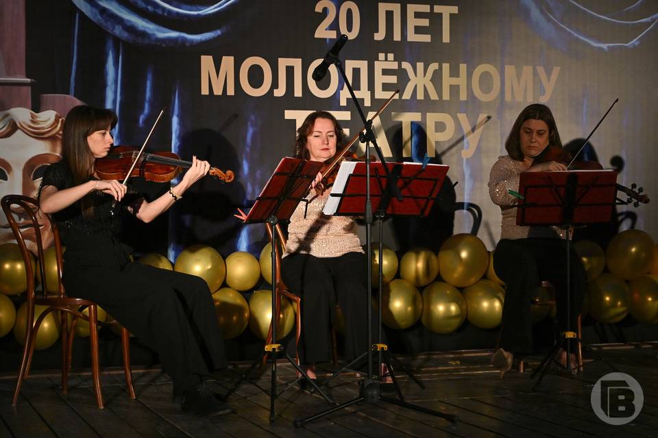 Волгоградский молодежный театр открыл новый сезон премьерой «Нельзя недооценивать женщину»