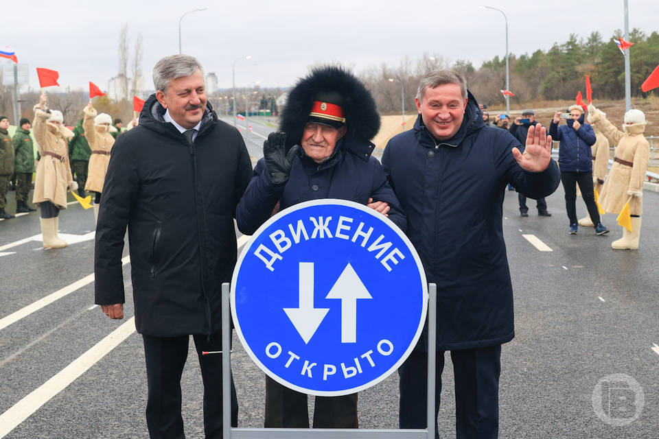 Депутат Госдумы Владимир Марченко поздравил фронтовика Евгения Рогова с днем рождения