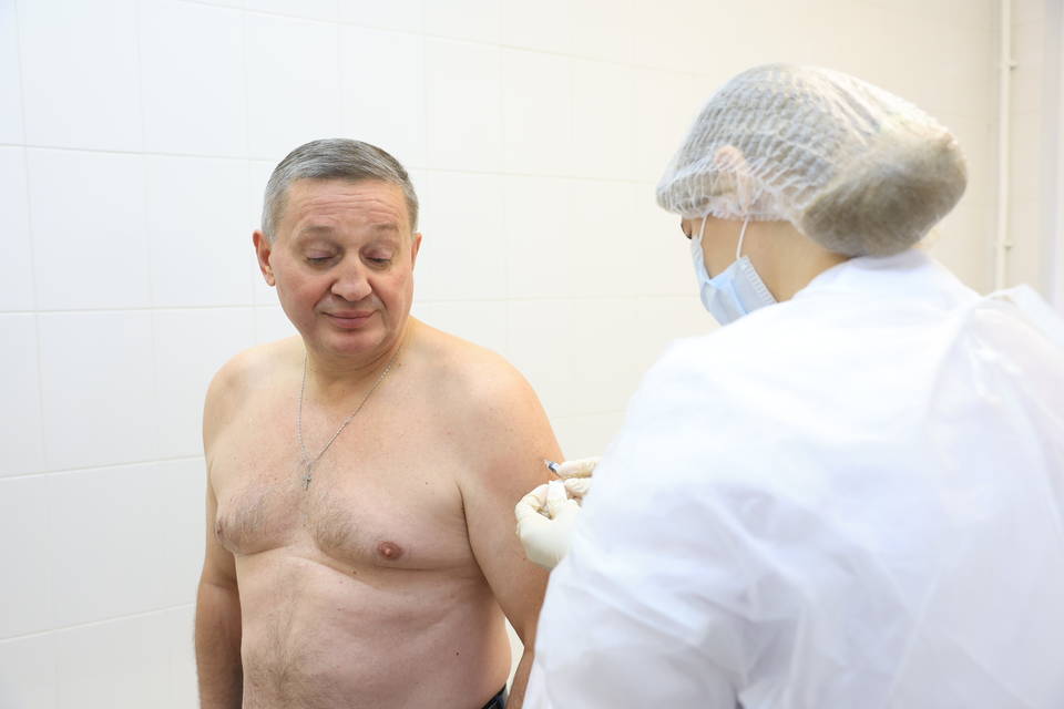 Губернатор Бочаров привился от гриппа и призвал волгоградцев