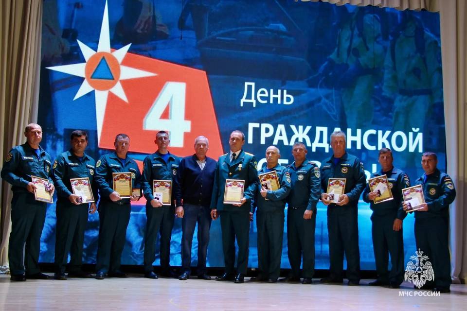 В волгоградском Котельниково наградили спасателей
