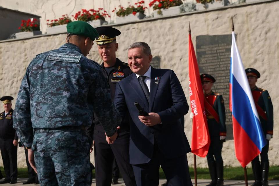 В Волгограде Бочаров и Аристов встретились с будущими "зелеными беретами"