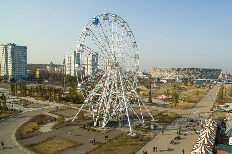 В волгоградском ЦПКиО эвакуировали людей с аттракциона высотой 36 метров