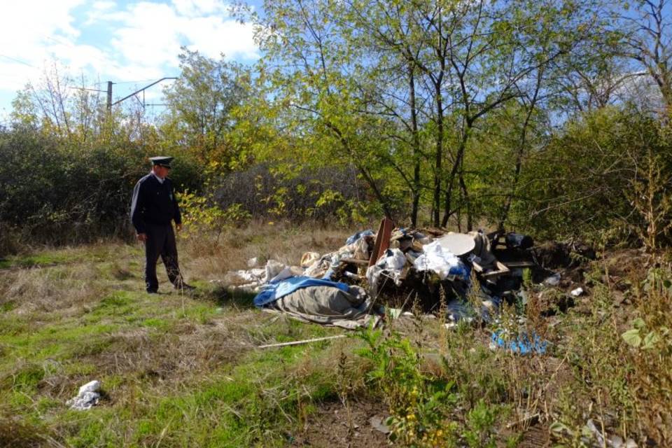 130 «квадратов» сельхозугодий захламили бытовым мусором под Волгоградом