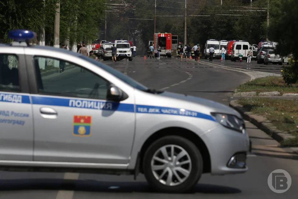 Автомобиль перевернулся в центре Волгограда